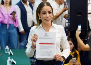 Verónica Martínez se registra como aspirante a diputación local por el PRI en Coahuila