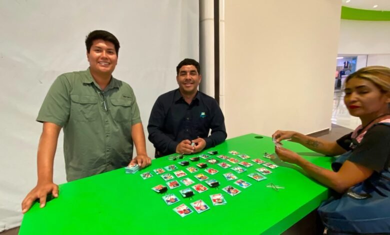 Sigue la fiebre futbolera con el intercambio de estampas del Mundial